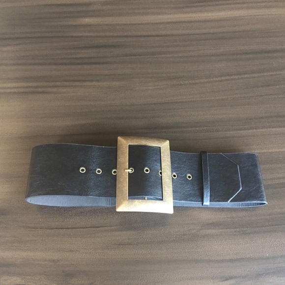 Black Belt with Exaggerated Buckle - Picture 7 of 7